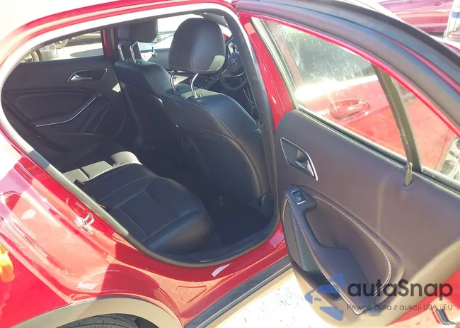 WDCTG4EB2JJ468182: 44159272