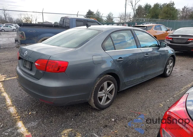 3VW3L7AJ9DM274351: 44160493