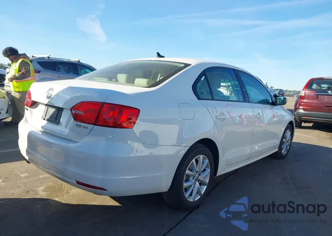 3VWDZ7AJ0BM004098: 44160650