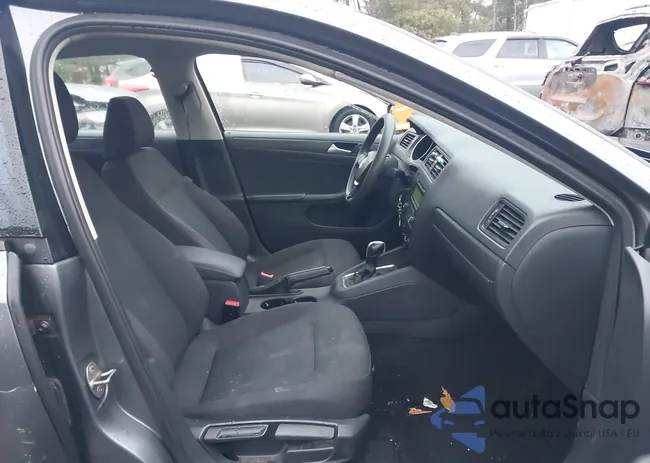 3VW2K7AJ2FM225302: 44160689