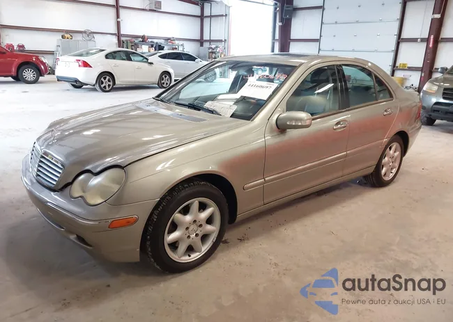 WDBRF84J84F533223: 44160697