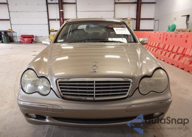 WDBRF84J84F533223: 44160697