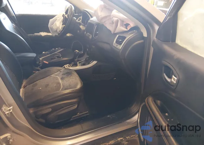 3C4NJDBB2JT177582: 44161244