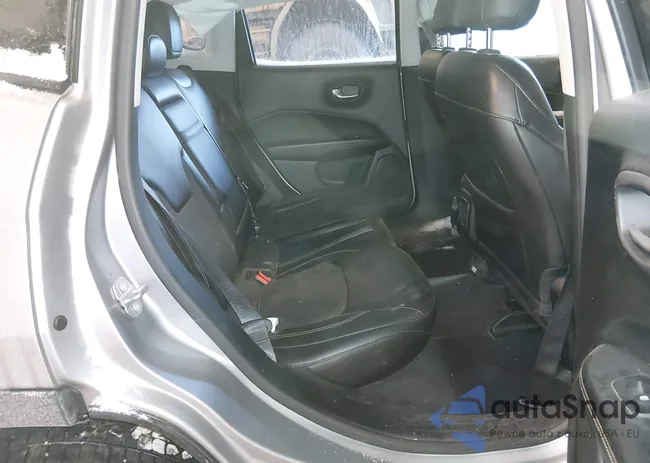 3C4NJDBB2JT177582: 44161244