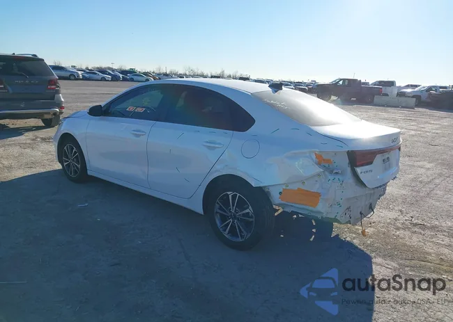 3KPF24AD7RE779396: 44163504