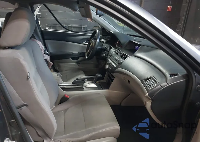 1HGCP2F32CA186131: 44163549