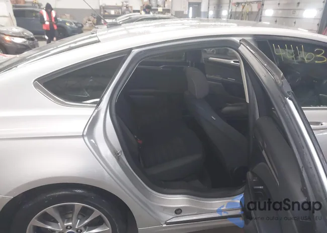 3FA6P0H79HR213070: 44163571