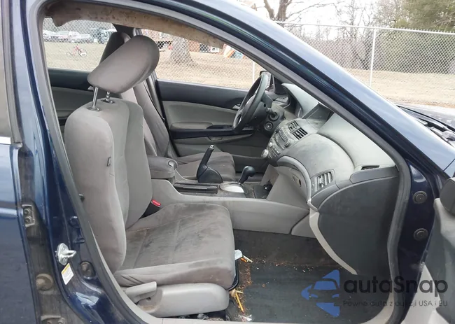 1HGCP2F37BA014370: 44163578