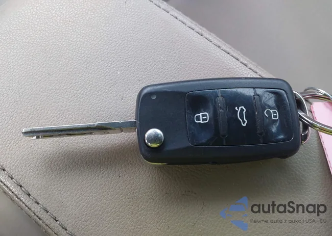 3VW517AT9FM802960: 44163624