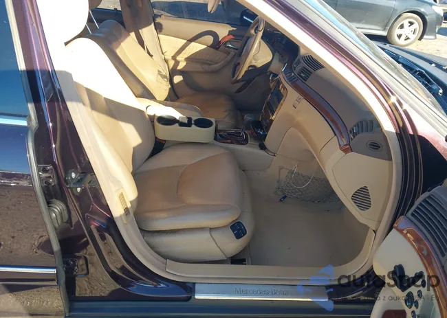 WDBNG70J3YA037518: 44163801