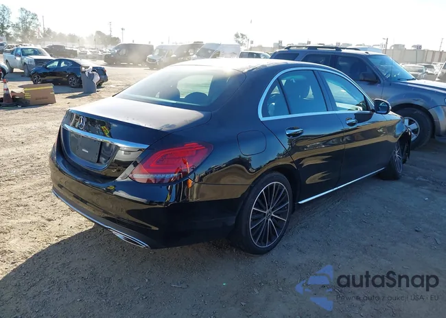 W1KWF8DB0MR644947: 44163990