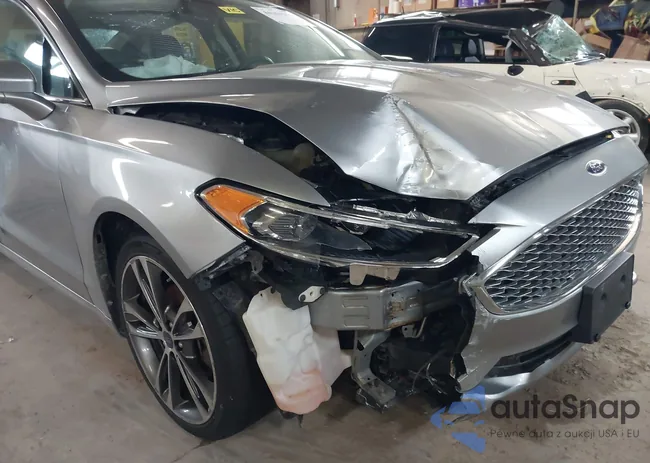 3FA6P0D94LR202901: 44163251