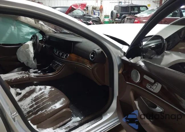 WDDZF4KB1KA582222: 44163271