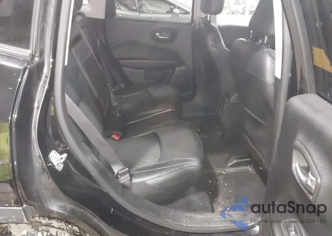 3C4NJDBB6KT768564: 44163291