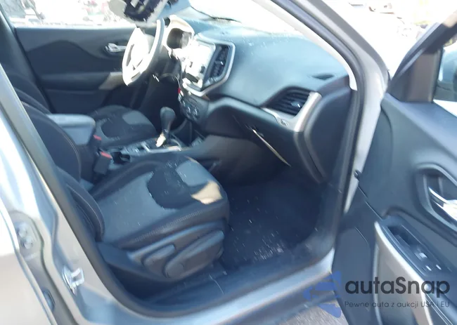 1C4PJLCB5JD565431: 44163362