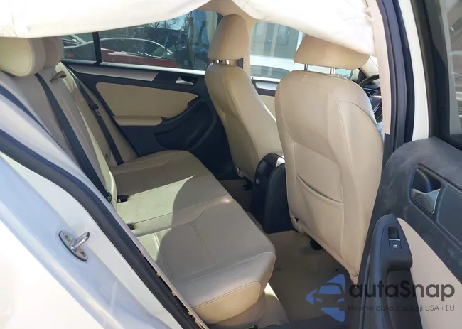 3VWD07AJ5FM338420: 44164548