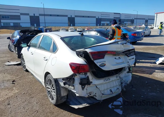 3KPF54AD8PE615594: 44164800