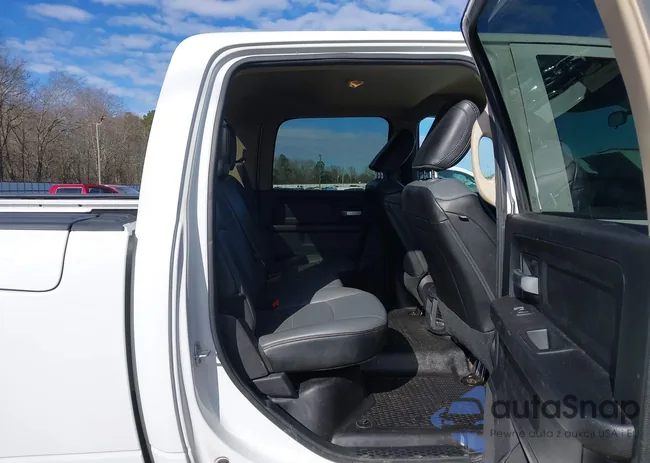 3C6UR5CL8KG707069: 44164869