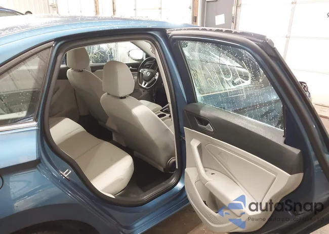 3VWCB7BU0LM028637: 44164897