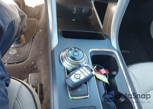 3FA6P0K90HR142061: 44164397