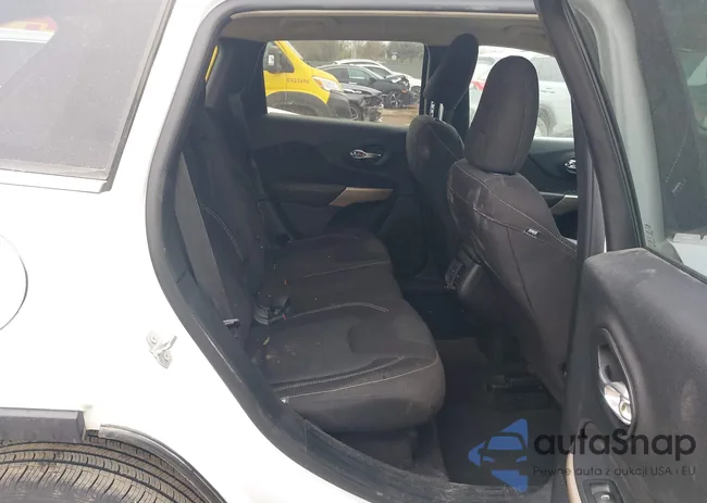 1C4PJLCB6HW619270: 44165689