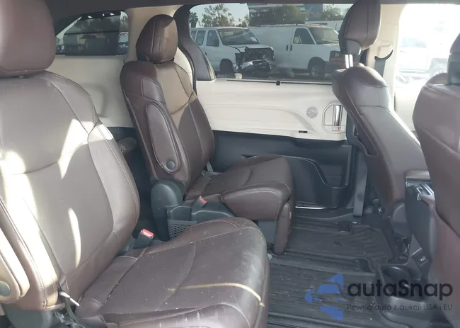 5TDERKEC3RS215747: 44165692