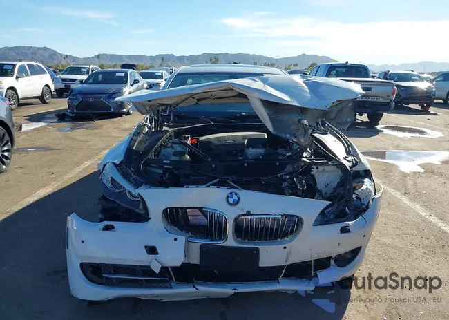 WBAXG5C58CDX05878: 44165710