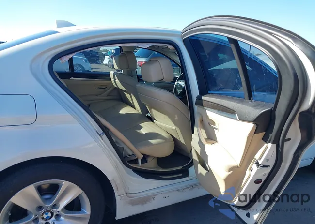 WBAXG5C58CDX05878: 44165710