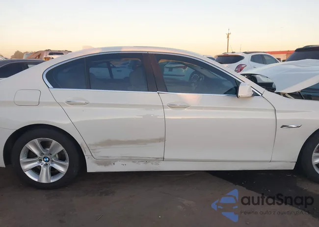 WBAXG5C58CDX05878: 44165710