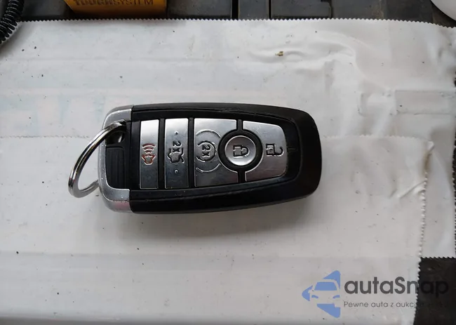 3FA6P0RU0KR106467: 44165727