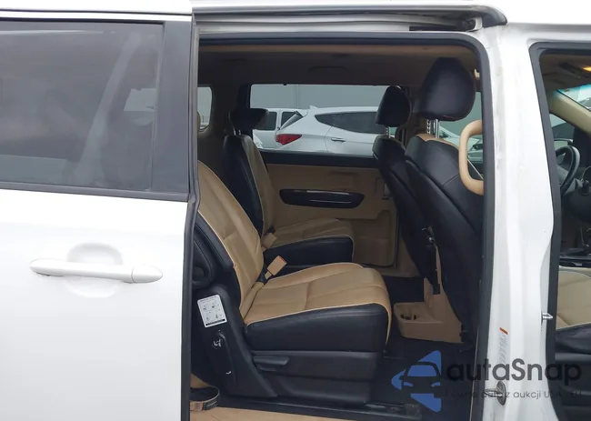 KNDMC5C19F6046281: 44165801