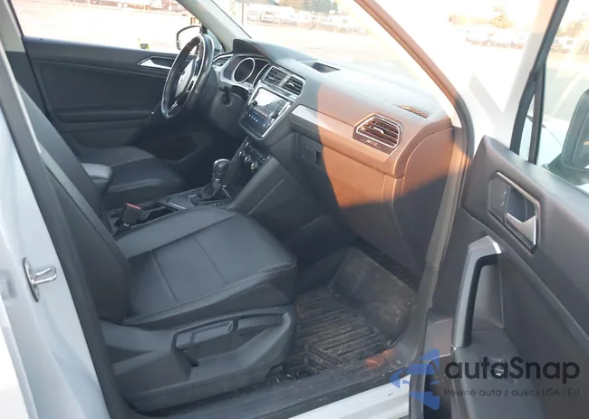 3VV3B7AX4JM008095: 44165888