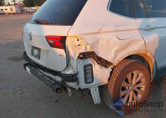 3VV3B7AX4JM008095: 44165888