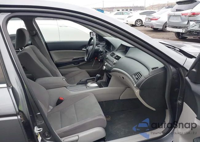 1HGCP2F30BA053799: 44165988