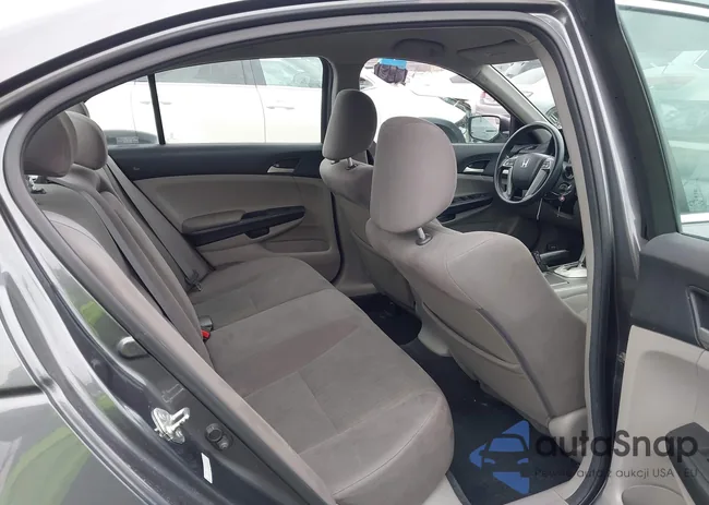 1HGCP2F30BA053799: 44165988