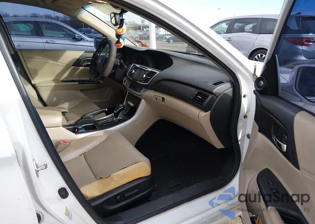 1HGCR3F84EA010986: 44165182