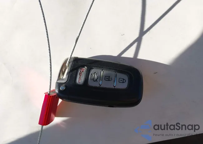 KMHGC4DF9CU160852: 44165351