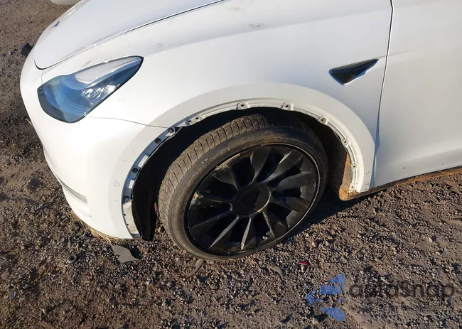 5YJYGDEEXMF065763: 44165353