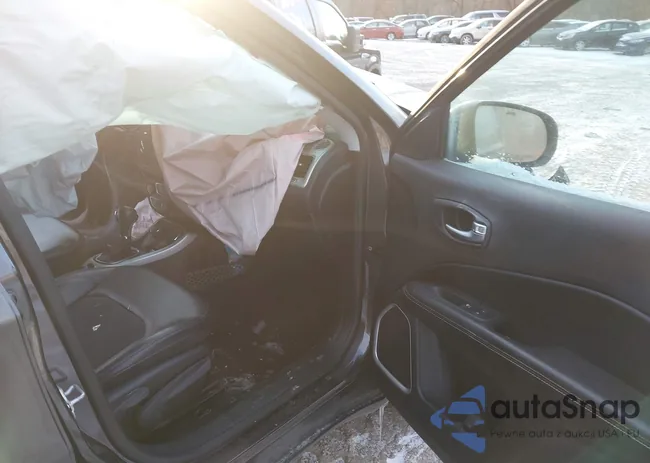 3C4NJDBB0JT457453: 44166884