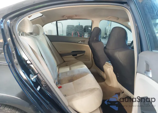 1HGCP26419A121739: 44167481