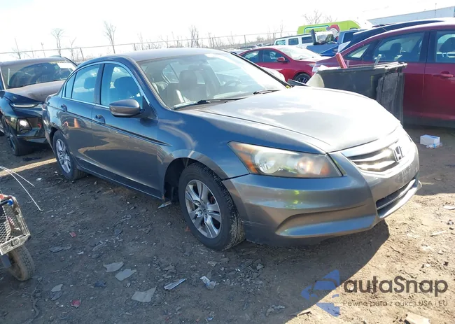 1HGCP2F67CA106204: 44167851