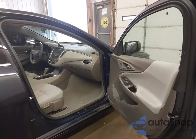 1G1ZB5ST1HF247227: 44168563