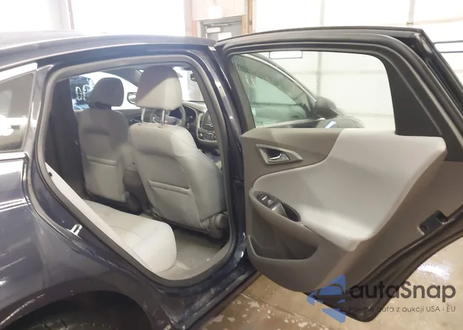 1G1ZB5ST1HF247227: 44168563