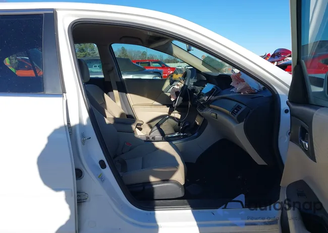 1HGCR2F39FA167302: 44168672