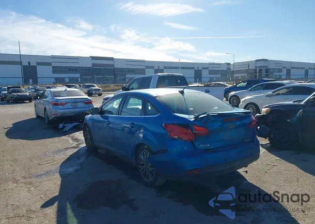 1FADP3J27GL275359: 44168925