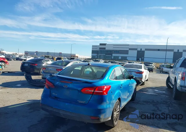 1FADP3J27GL275359: 44168925