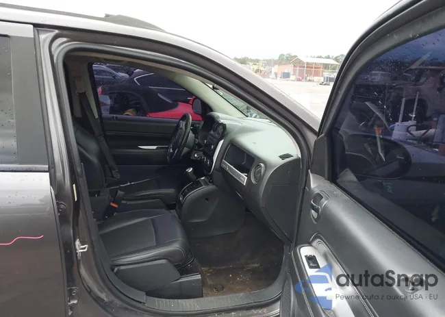 1C4NJCEAXGD735738: 44168406