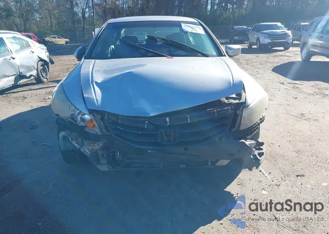 1HGCP2F4XBA142952: 44169557