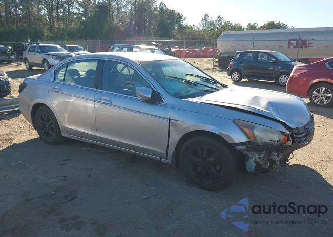 1HGCP2F4XBA142952: 44169557