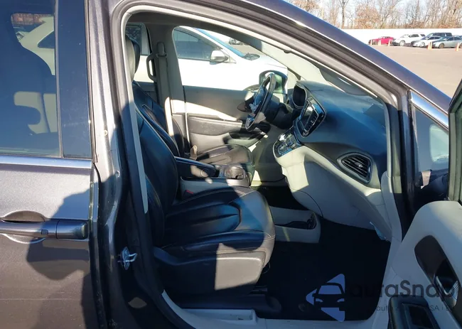 2C4RC1DG7LR172578: 44169648